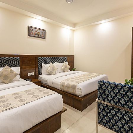 Hotel Emblem Suites- Near Delhi Airport Нью-Делі Екстер'єр фото