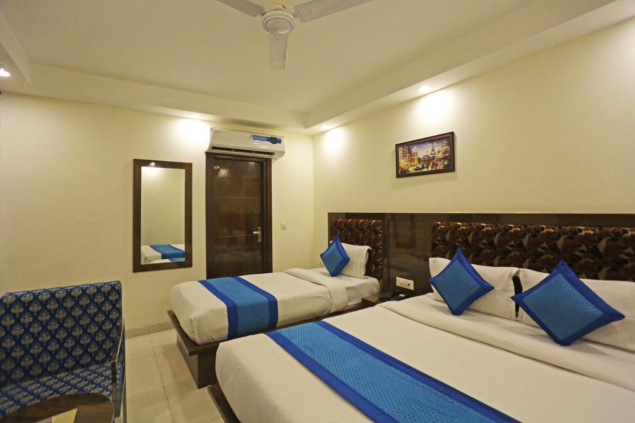 Hotel Emblem Suites- Near Delhi Airport Нью-Делі Екстер'єр фото