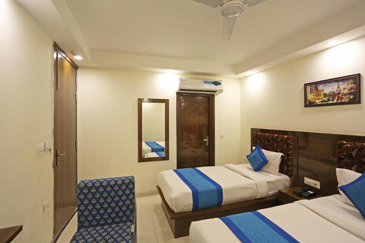 Hotel Emblem Suites- Near Delhi Airport Нью-Делі Екстер'єр фото