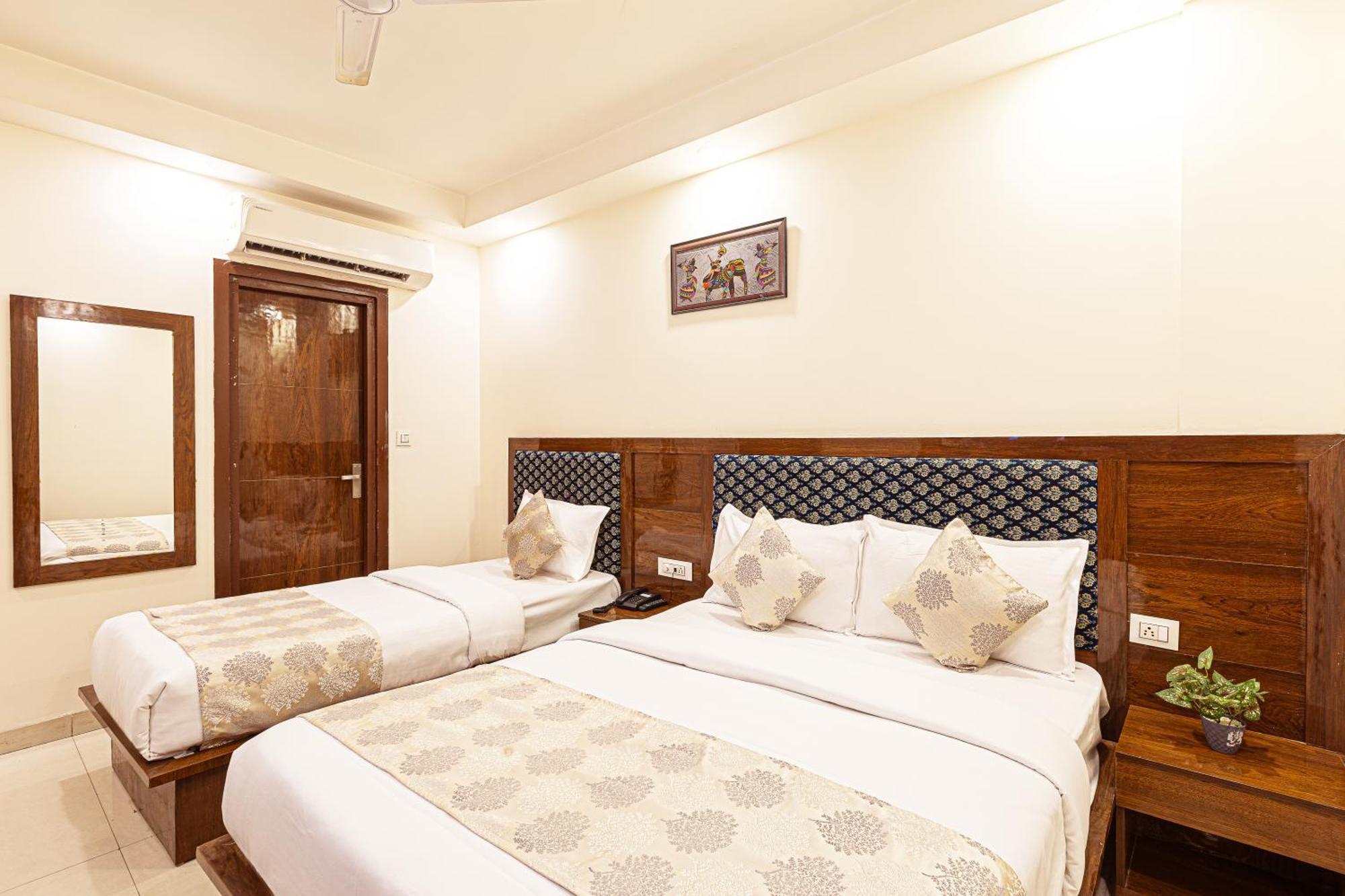 Hotel Emblem Suites- Near Delhi Airport Нью-Делі Екстер'єр фото