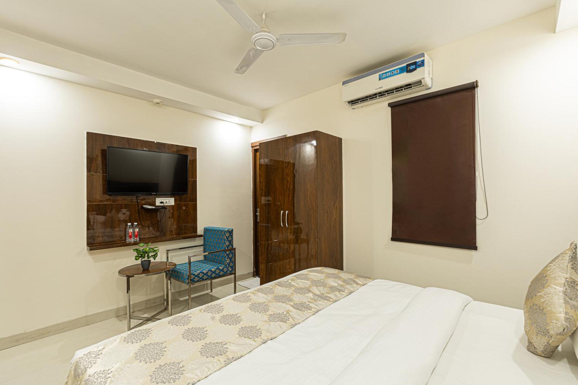 Hotel Emblem Suites- Near Delhi Airport Нью-Делі Екстер'єр фото